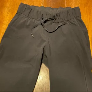 Lululemon Women's Size 2 On the Fly Pant Black thumbnail 2