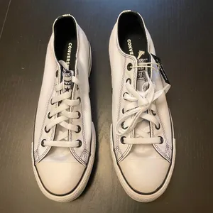 NWT Converse All Stars Lift Platform Sneakers - Women Size 9.5 - White and Black thumbnail 3