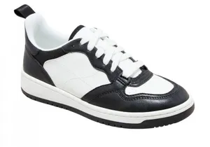 NWT wild fable Womens Netty Fashion Sneakers with Memory Foam Insole Black 9.5M thumbnail 1