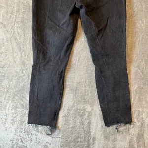 Abercrombie & Fitch High Rise Mom Jeans Size 26 Regular‎ Black Distressed thumbnail 7