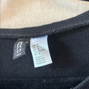 Divided H&M Black Parfum De L'Amour Sweatshirt medium thumbnail 4