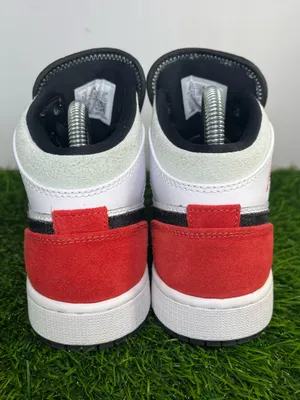 Nike Jordan Air Jordan 1 Mid Chile Red White Black GS Youth Size 4.5Y /Women size 6 BQ6931-100 thumbnail 2