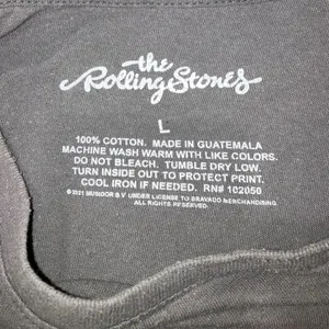 The Rolling Stones‎ Graphic Tee Women L Grey Tongue Logo Oversized Boxy Band Tee thumbnail 9