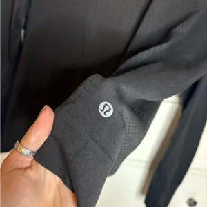 lululemon long sleeve thumbnail 5