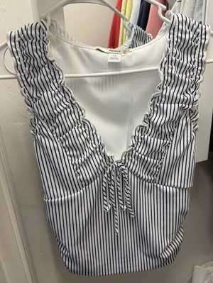 Urban Outfitters Top thumbnail 1