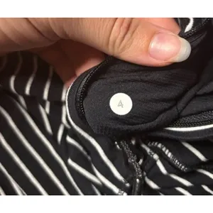 Lululemon Base Runner 1/2 Zip Jacket Size 4 Black White Stripe Rulu Running Top thumbnail 4