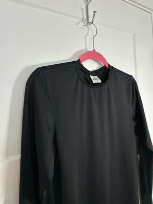 Alo medium long sleeve black shirt thumbnail 3