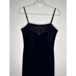 Dressbarn Collection 1990s Black Velvet Embroidered Gown formal sexy 6 thumbnail 7