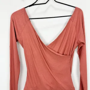 Lulus All Day Fave Rusty Rose Ribbed Surplice Long Sleeve Top Stretch Medium NWT thumbnail 8