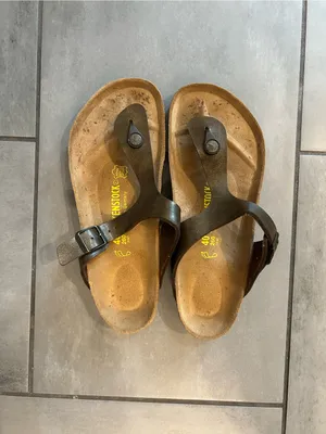 Birkenstock Women's Gizeh Thong Sandals | Brown thumbnail 3