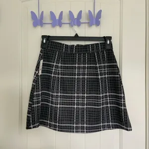 NWT | Ardene women’s plaid zip up miniskirt‎ — medium Black thumbnail 5