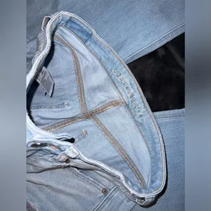 American Eagle Ripped Mom Jean Size 6 Regular thumbnail 7