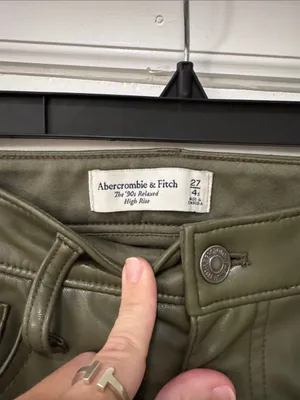 Abercrombie Vegan Leather 90s Relaxed Cargo Pants thumbnail 7
