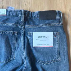 Tommy Hilfiger Bootcut Jean thumbnail 5