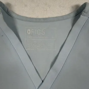 FIGS Kade Scrub Top Light Blue Size Large Men’s Medical Uniform V-Neck thumbnail 2