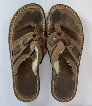 Uggs Women's Furry Sandals Sz 9 UGG 1629 EUC thumbnail 1