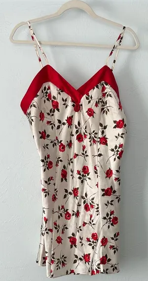 Kathy Ireland Cream and Red Rose Floral Satin Chemise thumbnail 1