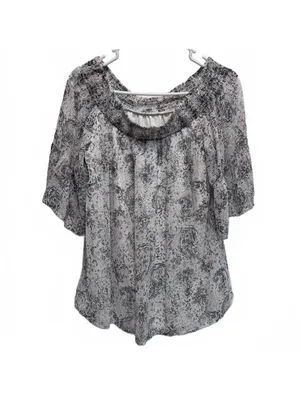 Torrid Gray and Pink Paisley Off Shoulder Flutter Sleeves Blouse Size 0 (12) thumbnail 4
