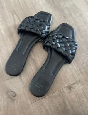 Black sandals Size 9.5 thumbnail 1