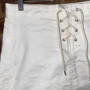 J. Crew White Wash Denim Lace-Up Side-Zip Mini Jean Skirt Women's Size 27 thumbnail 3