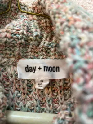 Day & moon top Multiple thumbnail 2