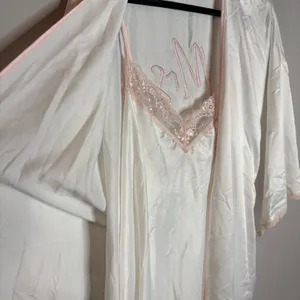 NWT Lilac & London white bridal Mrs. Cloud Dancer robe camisole set thumbnail 5