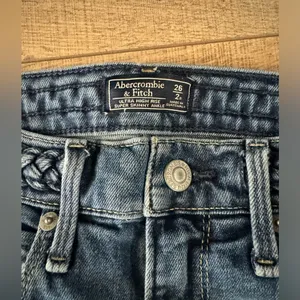 Abercrombie • Ultra High Rise Super Skinny Ankle High Rise Jeans thumbnail 4