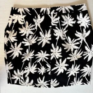 Gianni Bini Women's Skirt L Black White Palm Tree Pencil Skirt Tropical Resort thumbnail 2