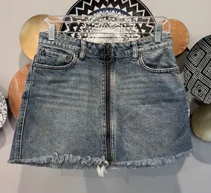 We The Free Free People‎ Denim Mini Skirt Front Zip Frayed Hem Size 27 OB841640 thumbnail 1