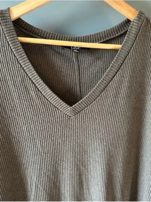 Lulus green ribbed long sleeve v-neck loose fit top thumbnail 4