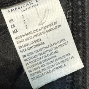 American Eagle Sz 2 cutoff highest rise mom jeans short.‎ thumbnail 4