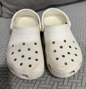 Crocs White Unisex J 4 Women’s 6 Classic Clogs boys women’s men thumbnail 1