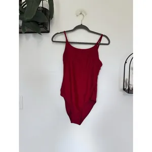 NWT Quince Cherry Red Italian Cami One-Piece Swimsuit Size Small thumbnail 3