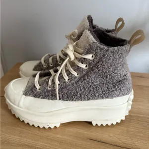 Converse Womens Lace Up Cap Toe Platform Faux Fur Sneakers Gray White Size 7 C‎ thumbnail 6