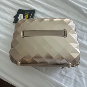 Luxurious Tan Travel Bag for Women thumbnail 4