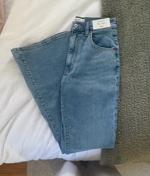 Abercrombie Ultra High-Rise Stretch Flare Jeans thumbnail 4