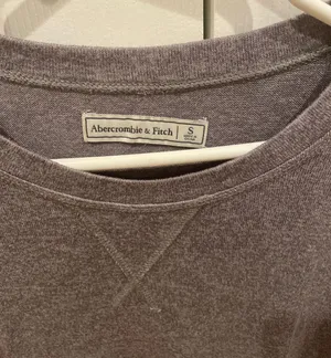 Abercrombie long sleeve thumbnail 3