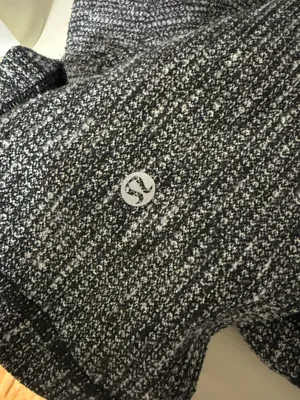 Lululemon Long Sleeve thumbnail 3