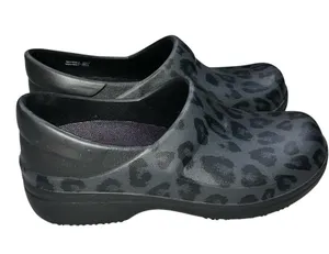 Crocs Black & Gray Leopard Print Neria Pro Slip Resistant Work Clogs Shoes 7 thumbnail 3