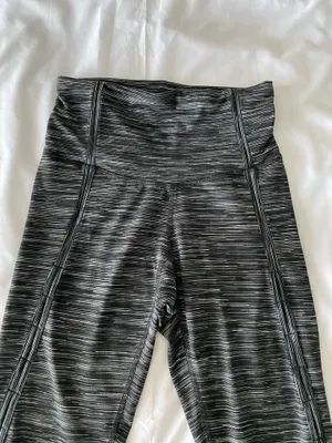 Dark Grey Cropped Active Leggings thumbnail 3