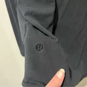 Lululemon Women's Sz 8 Long Sleeve Draped Bum Covering‎ Oversized Shirt Top Yoga thumbnail 4