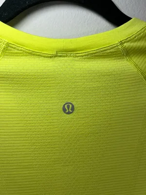 Lululemon Woman's Swiftly Tech Yellow Lime Seamless Short Sleeved Shirt Top Sz 4 thumbnail 9