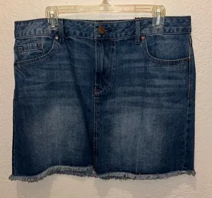 1822 Denim NEW Denim Blue Jean Skirt NWT Frayed Hem Mini Short thumbnail 1