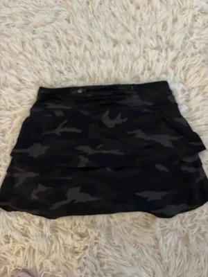 Athletes girl skirt thumbnail 2