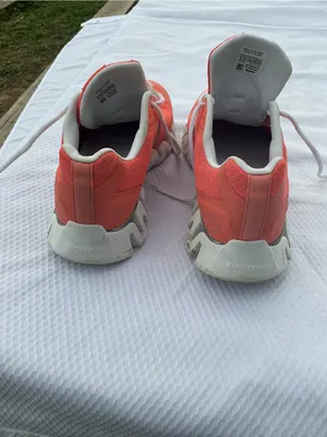 Reebok Coral/White Low-Top Athletic Sneakers thumbnail 3