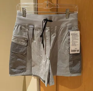 Lululemon Multi-Pocket Cargo HR Hiking Short 5" - seal grey thumbnail 1