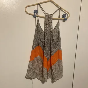 Old Navy Geometric Pattern Racerback Spaghetti Strap Tank Top Women’s Medium thumbnail 4
