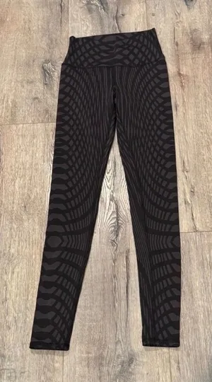 Alo Yoga XS High Waist Legging Black‎ Gray Camo Geo Print Womens thumbnail 1