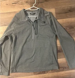 North Face Quarter-Zip Pullover thumbnail 1