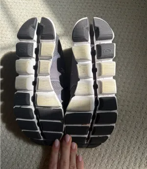 On Cloud Shoes thumbnail 3